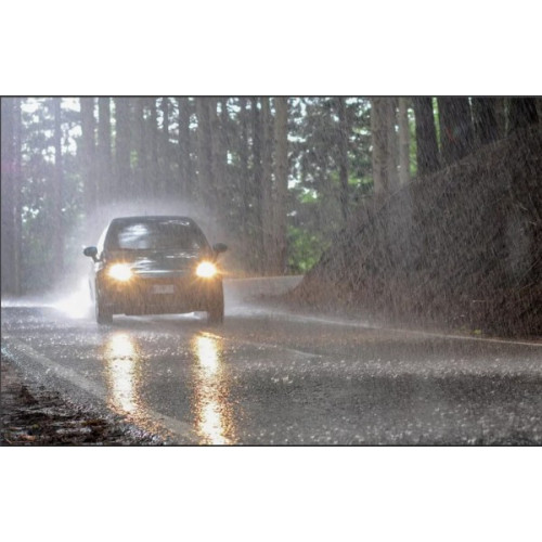 7 простых правил вождения в дождь