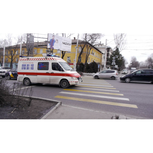 Сзади «скорая», а впереди красный?