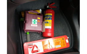 Что нужно иметь в машине по ПДД в 2024 году?