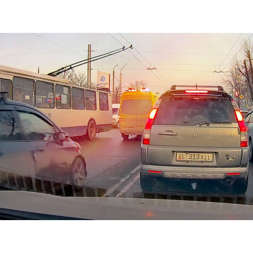 Можно ли пристроиться за скорой помощью?