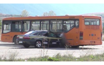 Opel Omega против автобуса: лютый краш-тест на скорости 208 км/ч