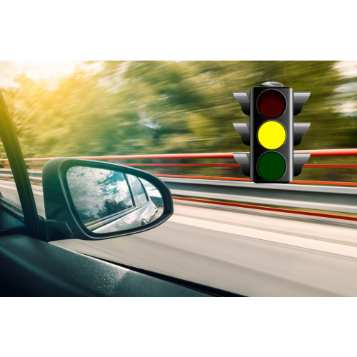 Проскочил перекресток на желтый