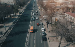 Трёхполосная дорога - кто едет по середине?