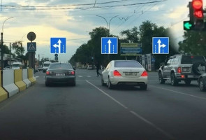 Обязан ли я повернуть при включенной стрелке?