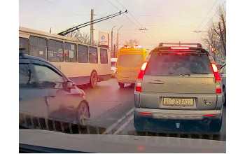 Можно ли пристроиться за скорой помощью?