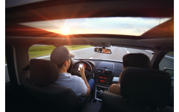 Если я рулю и использую смартфон как навигатор — это штраф?