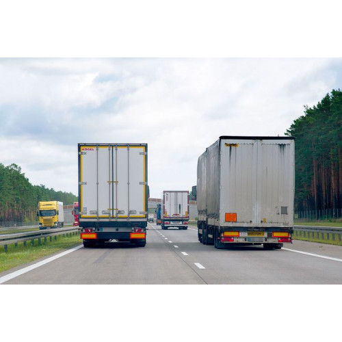 Главные ошибки при обгоне грузовиков и фур