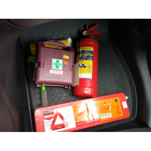 Что нужно иметь в машине по ПДД в 2024 году?