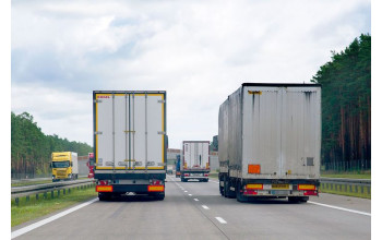 Главные ошибки при обгоне грузовиков и фур