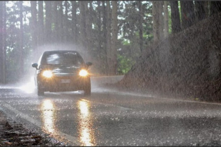 7 простых правил вождения в дождь