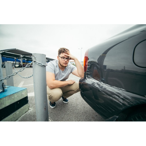 Сосед на стоянке своим авто сильно помял мою машину. 