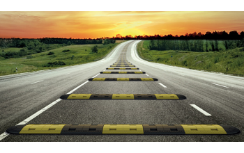 Вовремя не заметил лежачий полицейский