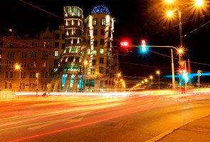 Светофордо күйүп-өчүп турган жашыл сигнал учурда жүрүү