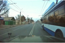 Можно ли объехать препятствие через "сплошную"